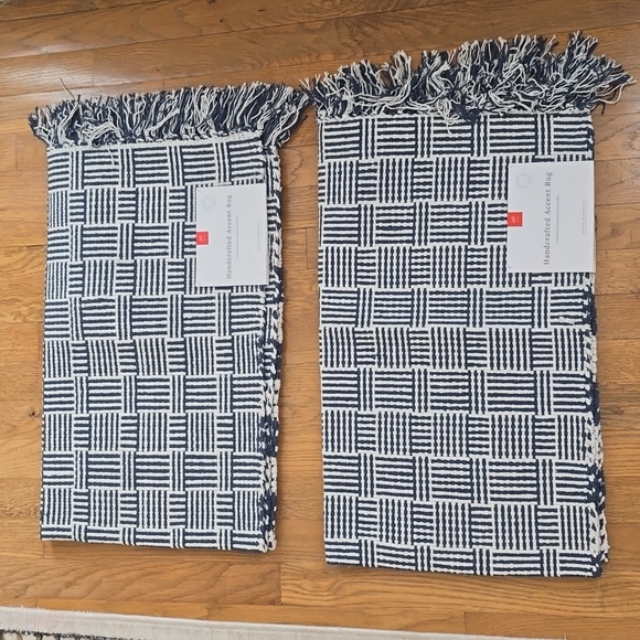 LYDIA COLLECTION BLUE AND WHITE HANDCRAFTED ACCENT RUGS BUNDLE OF 2 - Picture 1 of 8